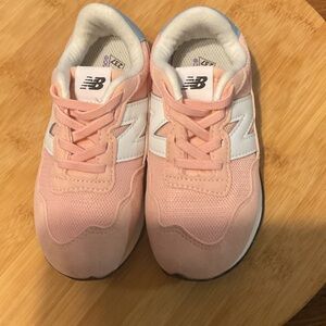 Gently used toddler girls new balance 237 athletic shoes size 10